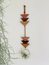 Grounded Triangle Bead Air Plant Hanger
